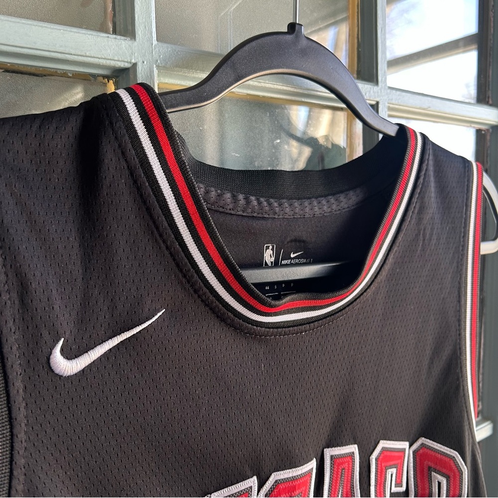 Nike Aeroswift Chicago Bulls Michael Jordan NBA Basketball Jersey #23 Black 44 S - Picture 9 of 11